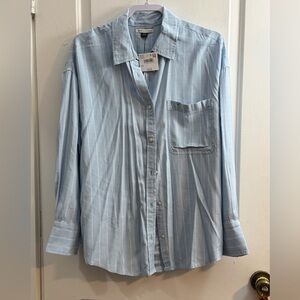 🦅 American Eagle Outfitters. Tie back women’s button down top size: M